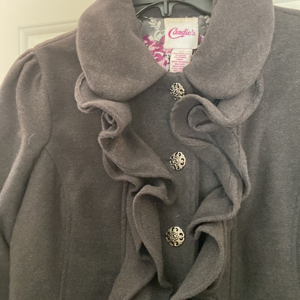 BEAUTIFUL RUFFLED COAT - Picture 9 of 9